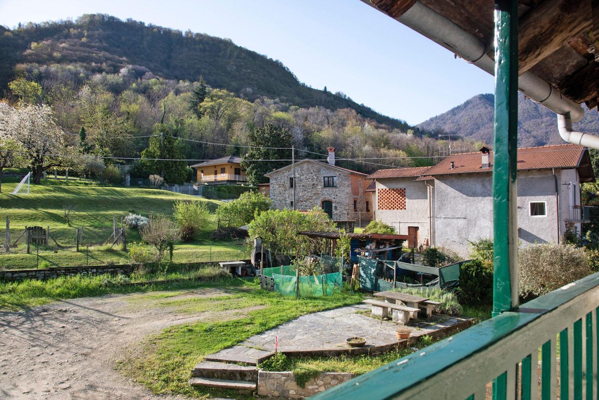 Ferienwohnung La Vecchia Torre Porto Valtravaglia Exterior foto